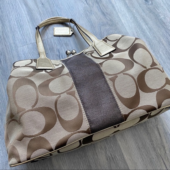*SOLD* Coach Purse Signature Collection - Picture 7 of 8
